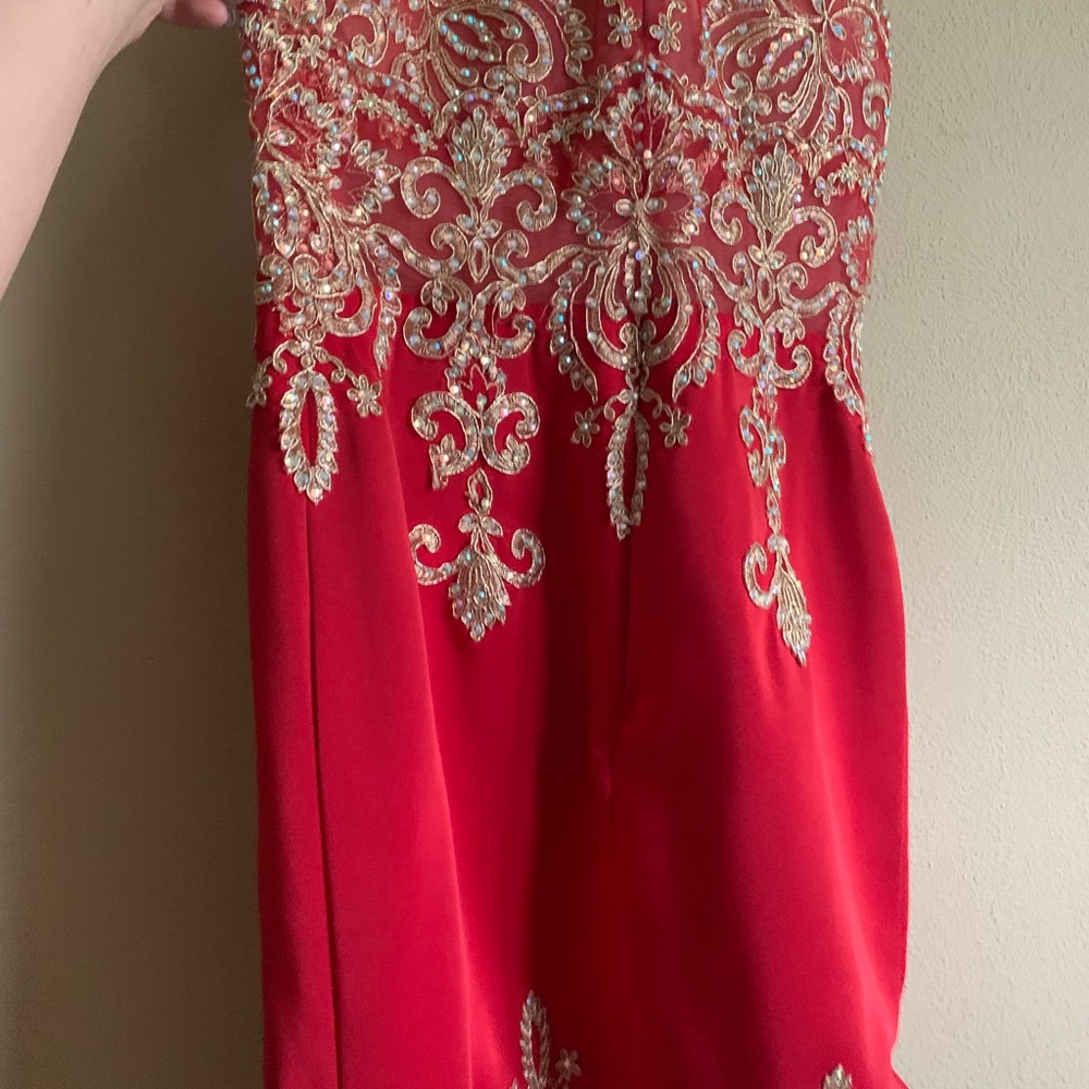 Dresses - Picture 4 of 8